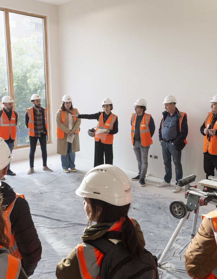 Foto de grupo en el interior de los locales
