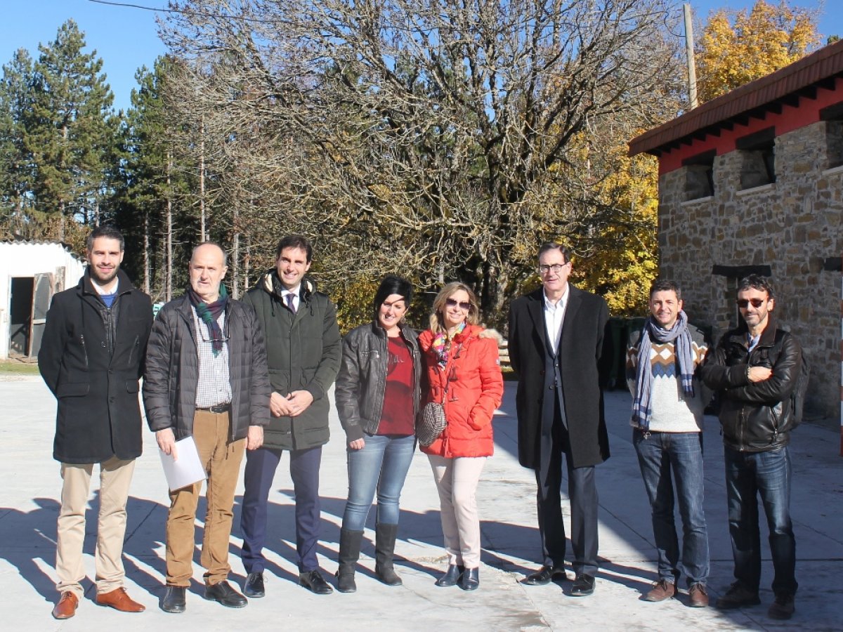 Patxi Mangado (Fundación Arquitectura y Sociedad), Patxi Chocarro (presidente del Colegio de Arquitectos Vasco Navarro), Miguel Laparra (vicepresidente del Gobierno de Navarra) y Paz Martín (arquitecta y autora de la exposición EnvejezANDO)