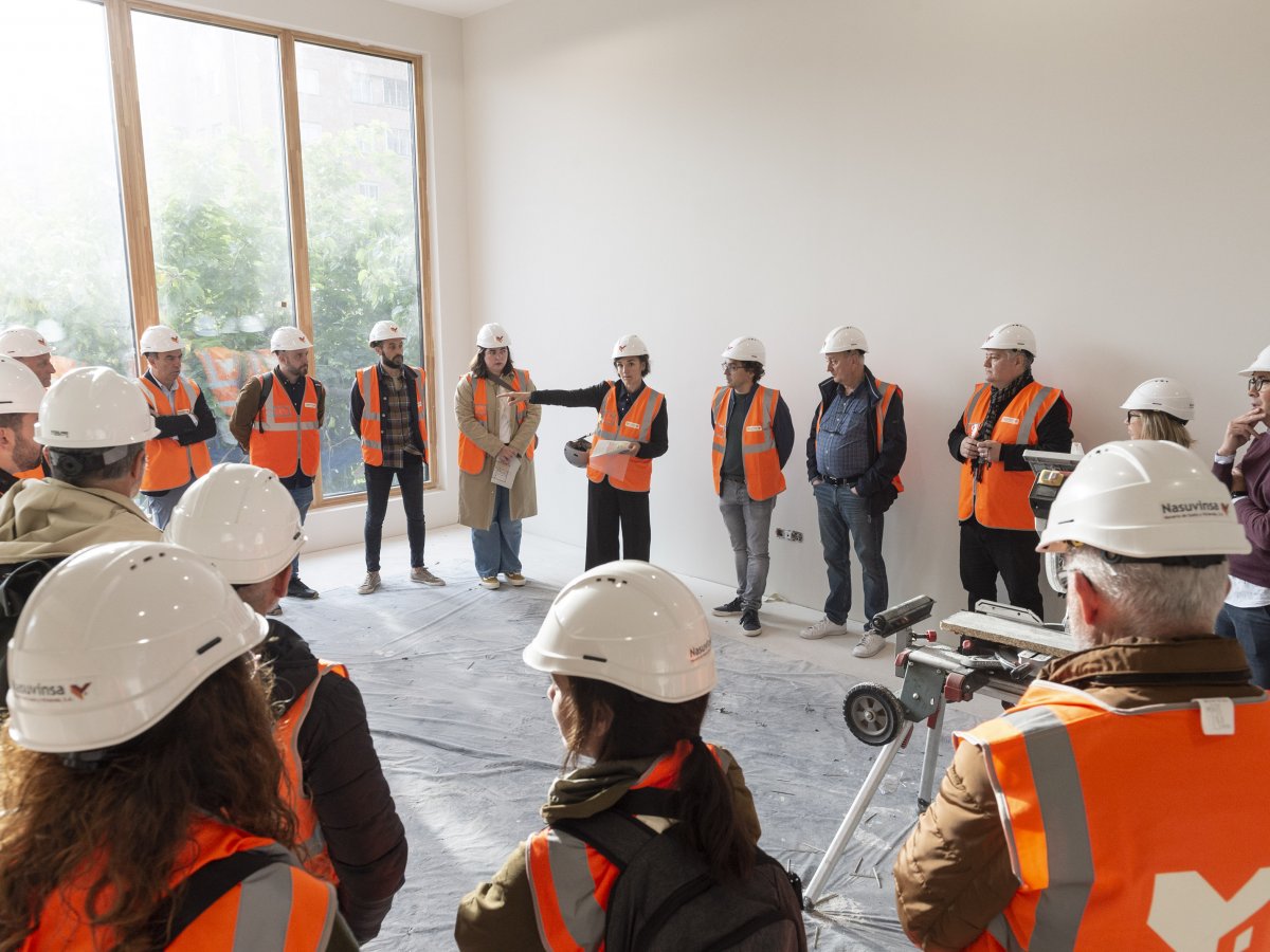 Foto de grupo en el interior de los locales